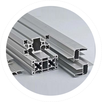 年产铝型材达24000多吨、100多个系列产品、10条挤压生产线、员工500余名